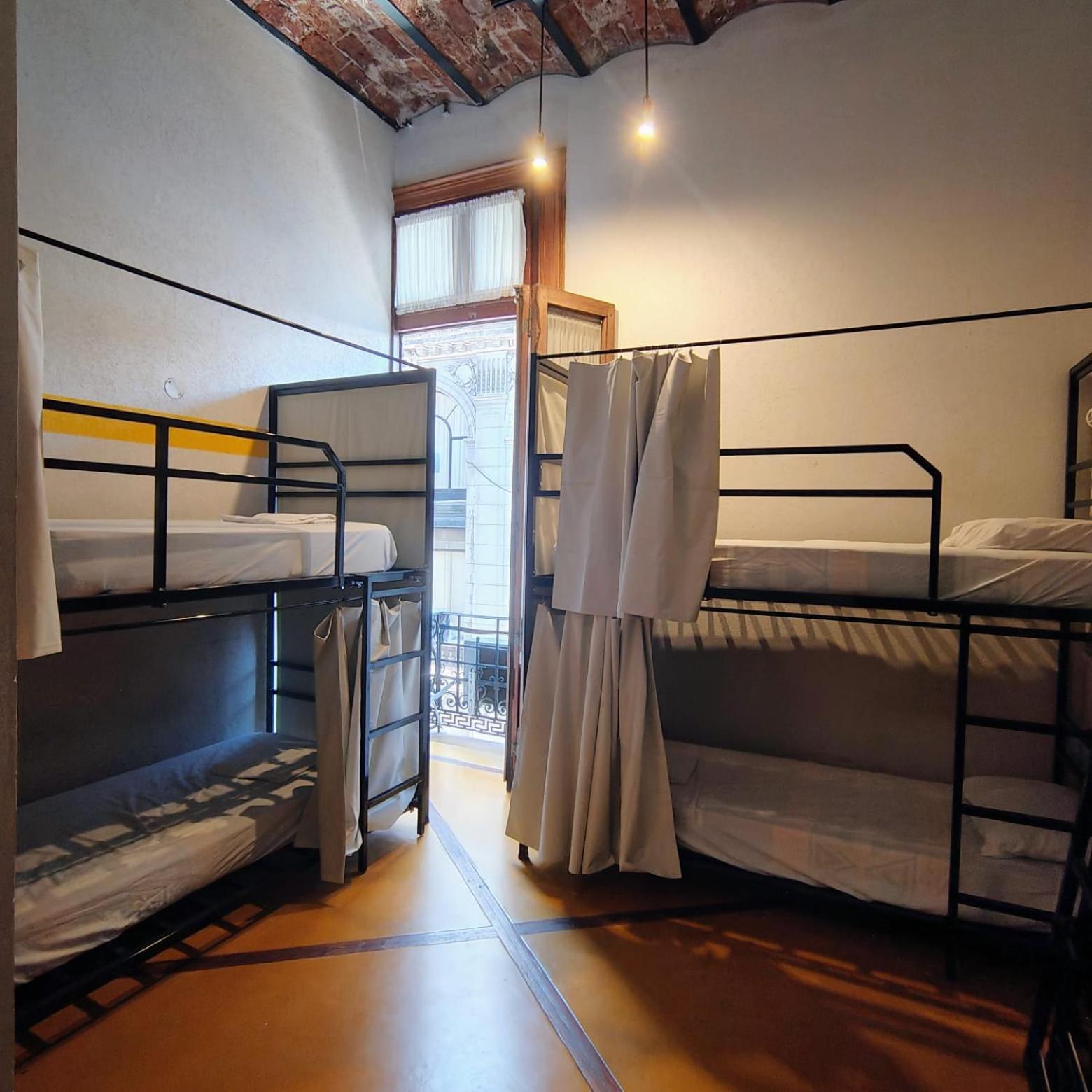 Lit Simple dans Dortoir de 4 Lits