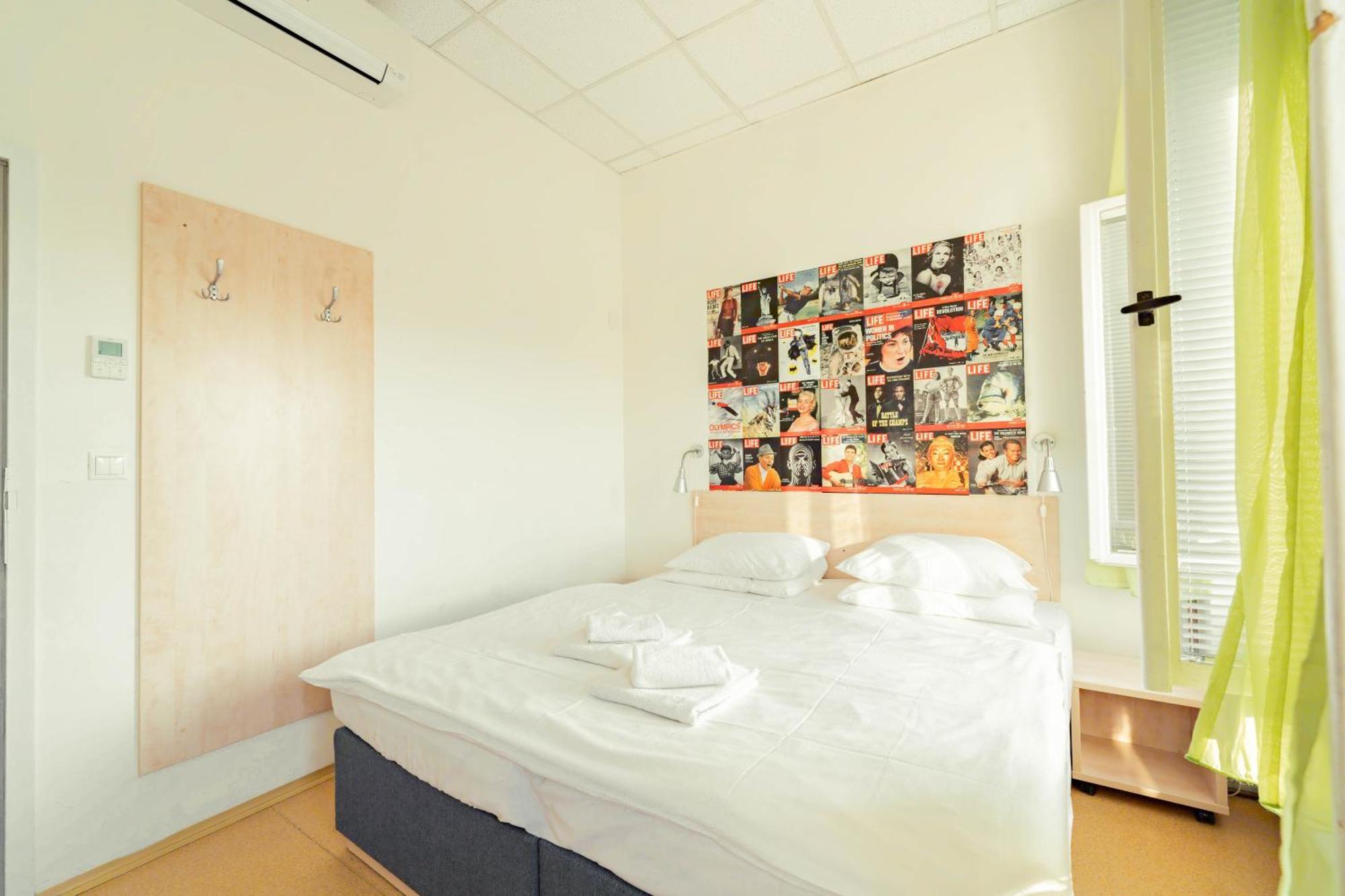 Chambre Double ou Lits Jumeaux avec Salle de Bains Commune