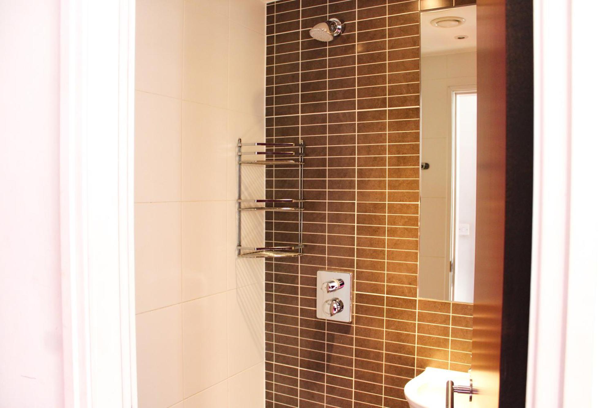 Lit dans Dortoir Mixte de 8 Lits avec Salle de Bains Privative