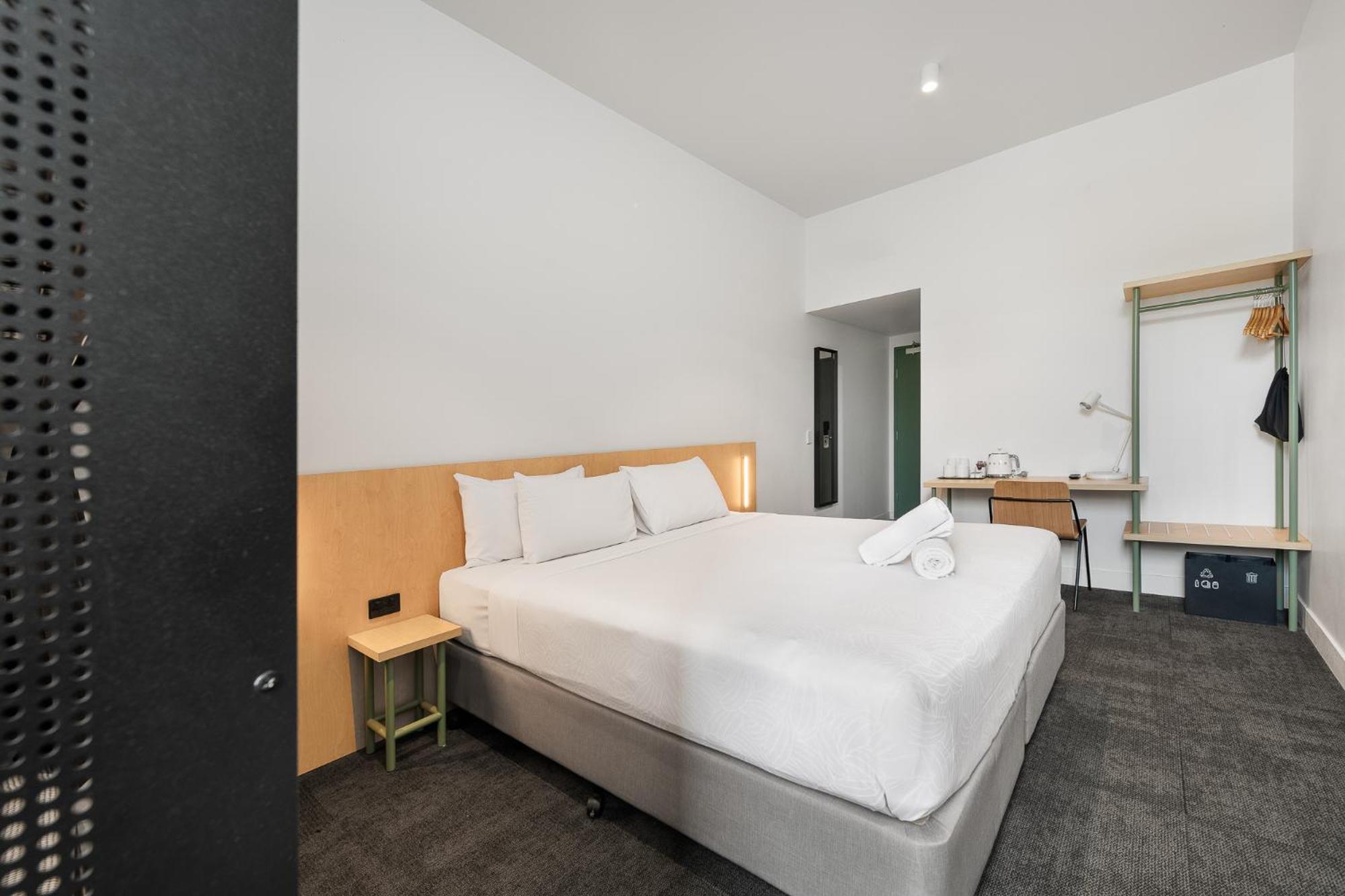 King Plus 2 Ensuite