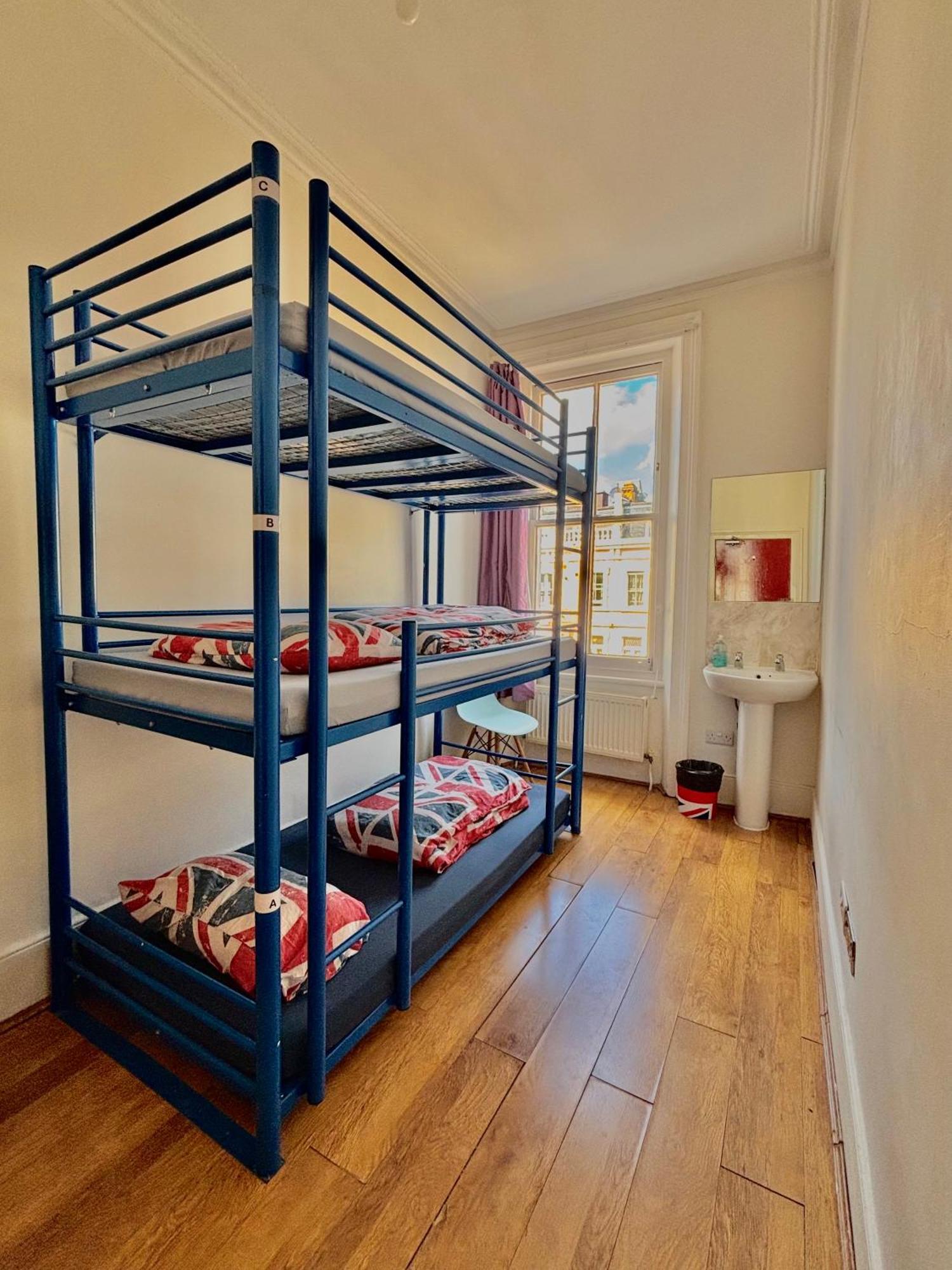 Chambre Triple avec Salle de Bains Commune