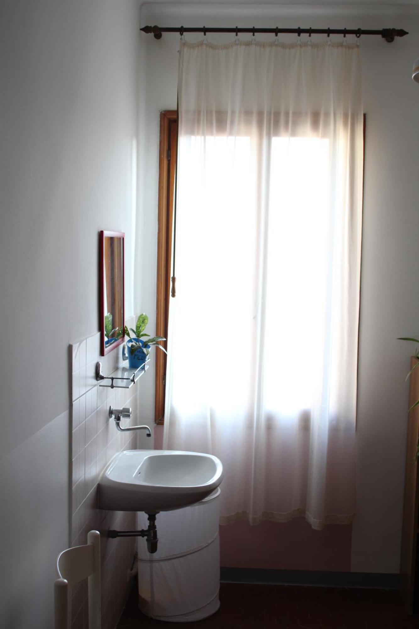 Single Room with Shared Shower, Toilet and Air-Conditioning
