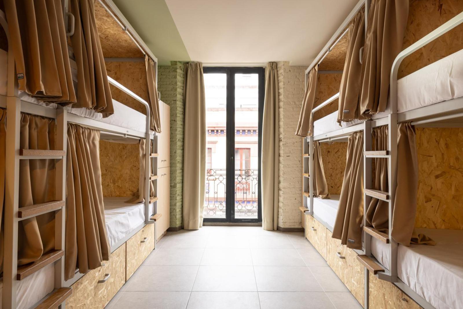Lit dans Dortoir pour Femmes de 8 Lits