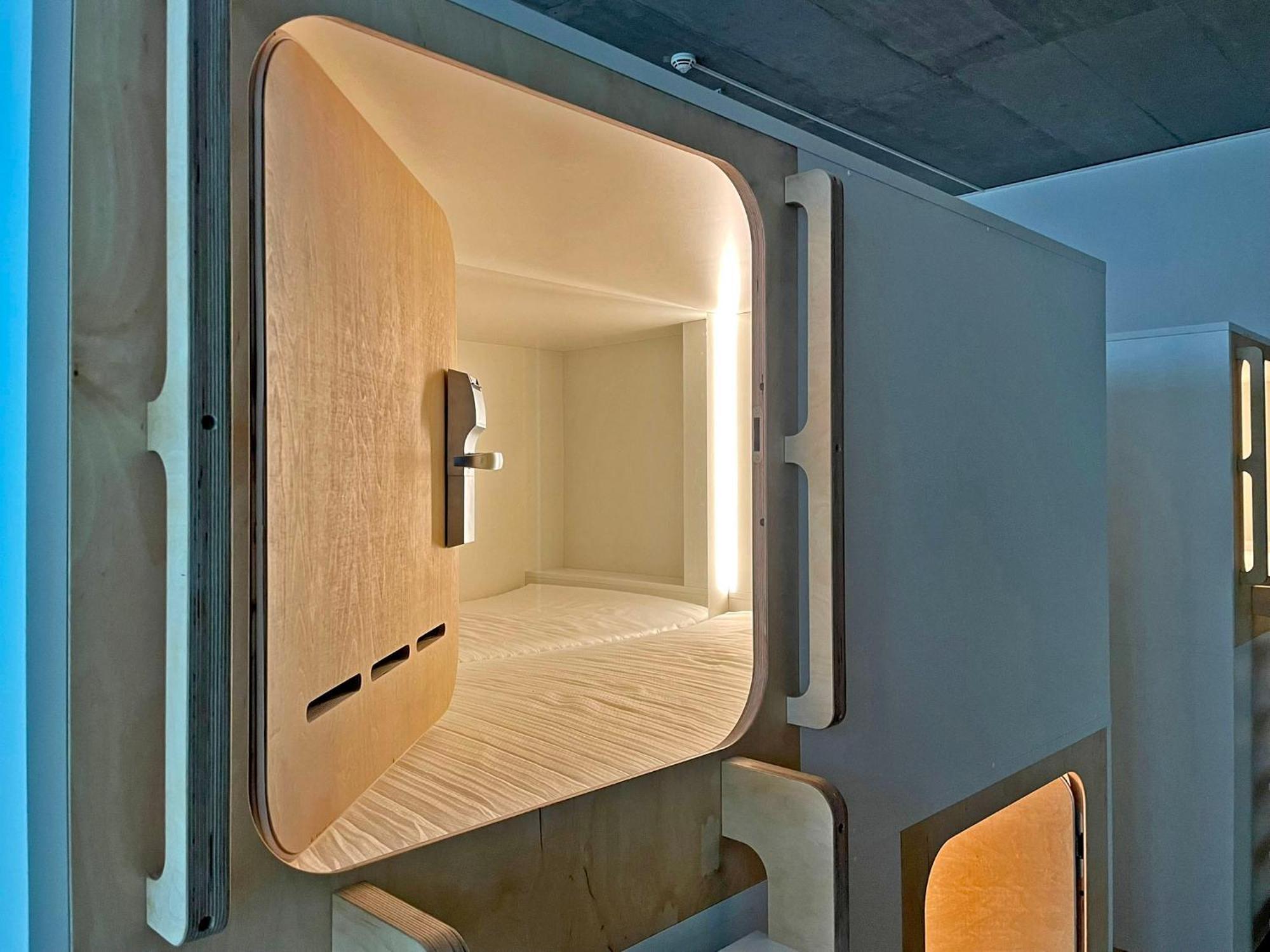 Capsule Simple avec Salle de Bains Commune