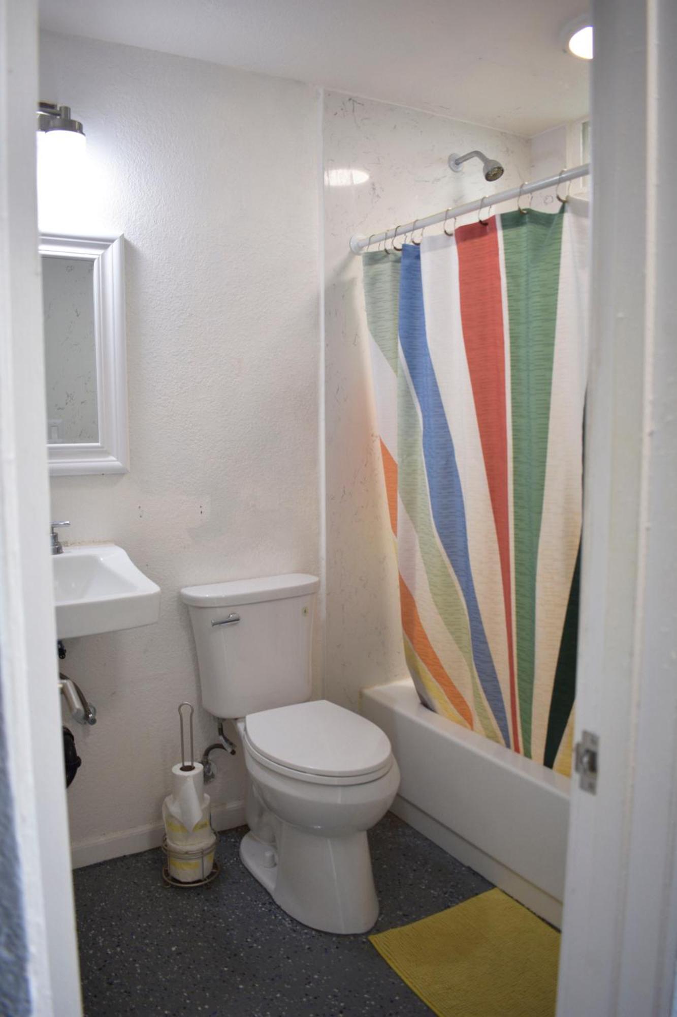 Bunk Bed in Female Dormitory Room,1660293025:JPEG