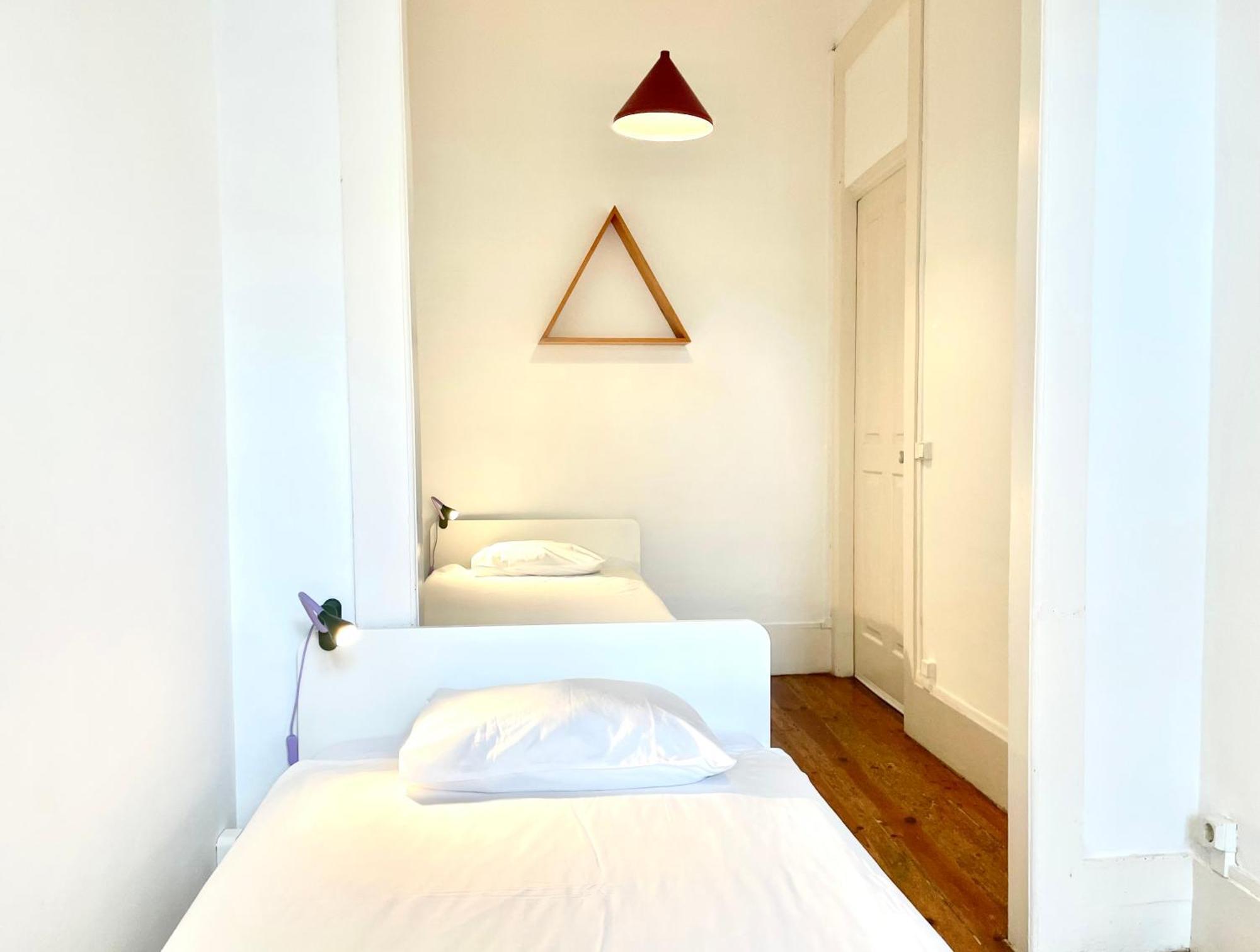Chambre Lits Jumeaux avec Salle de Bains Commune
