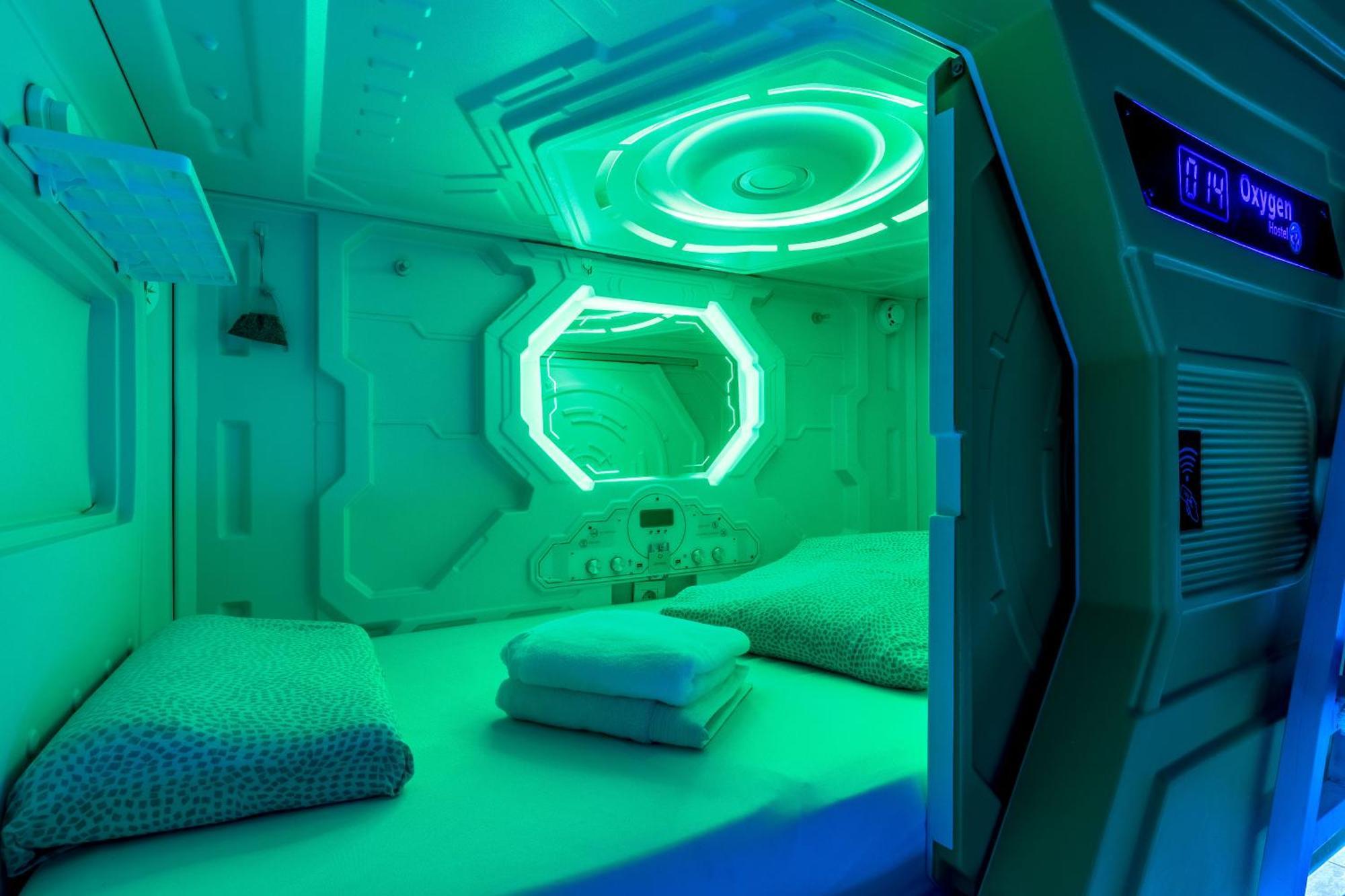 Capsule Single Bed Mixed Dormitory Room