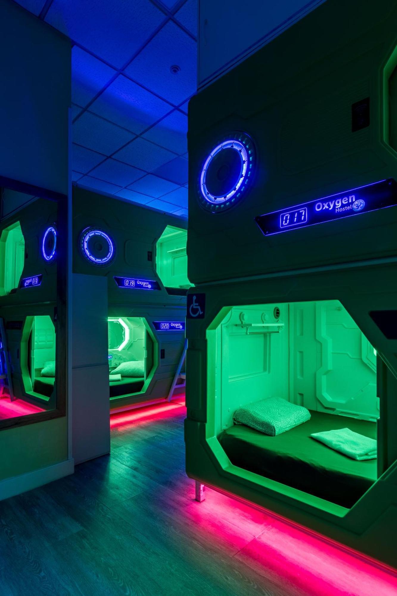 Capsule Single Bed Mixed Dormitory Room