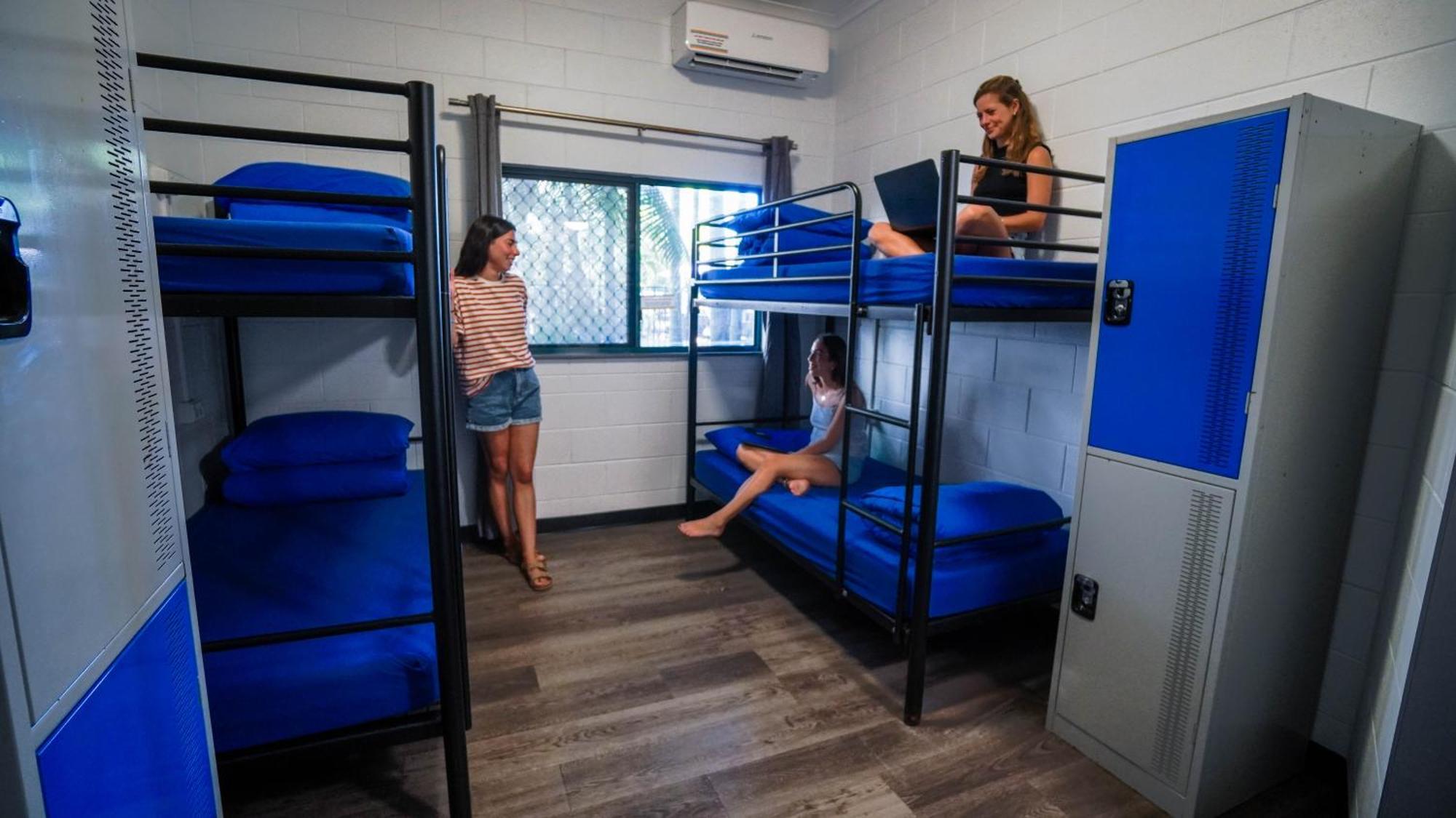 Lit dans Dortoir pour Femmes de 4 Lits