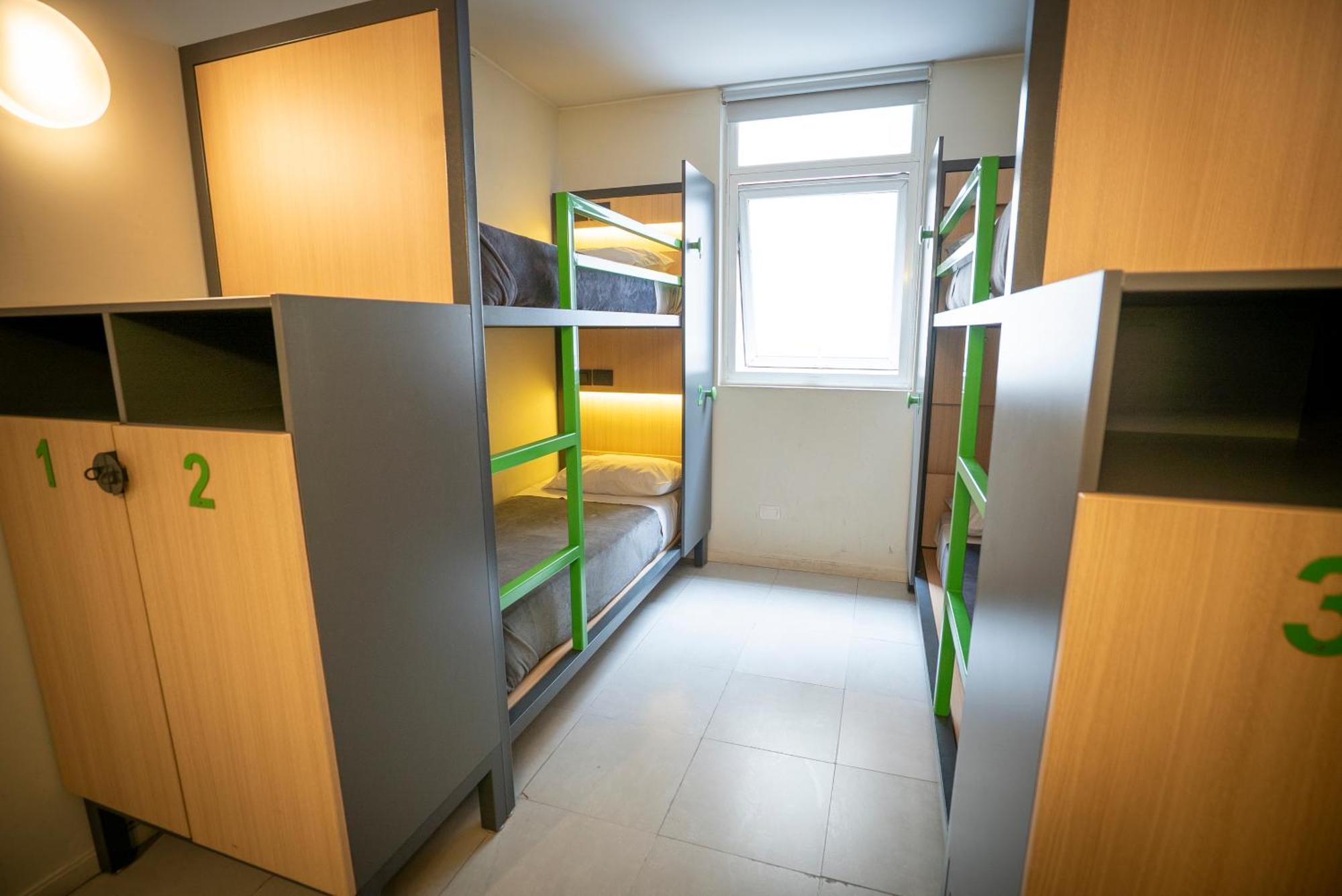 Triple Room,758921209:JPEG