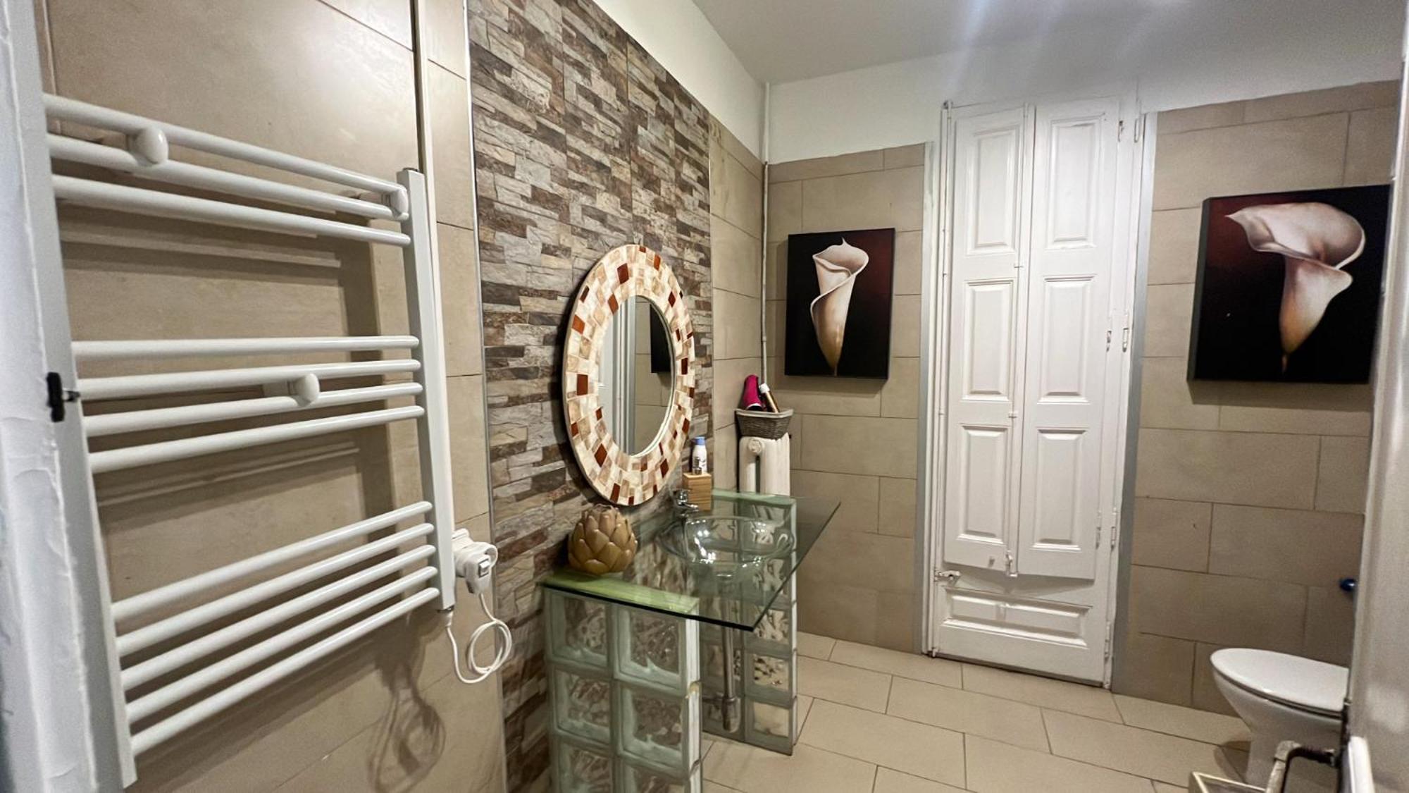 Chambre Triple Supérieure avec Balcon et Salle de Bains Commune