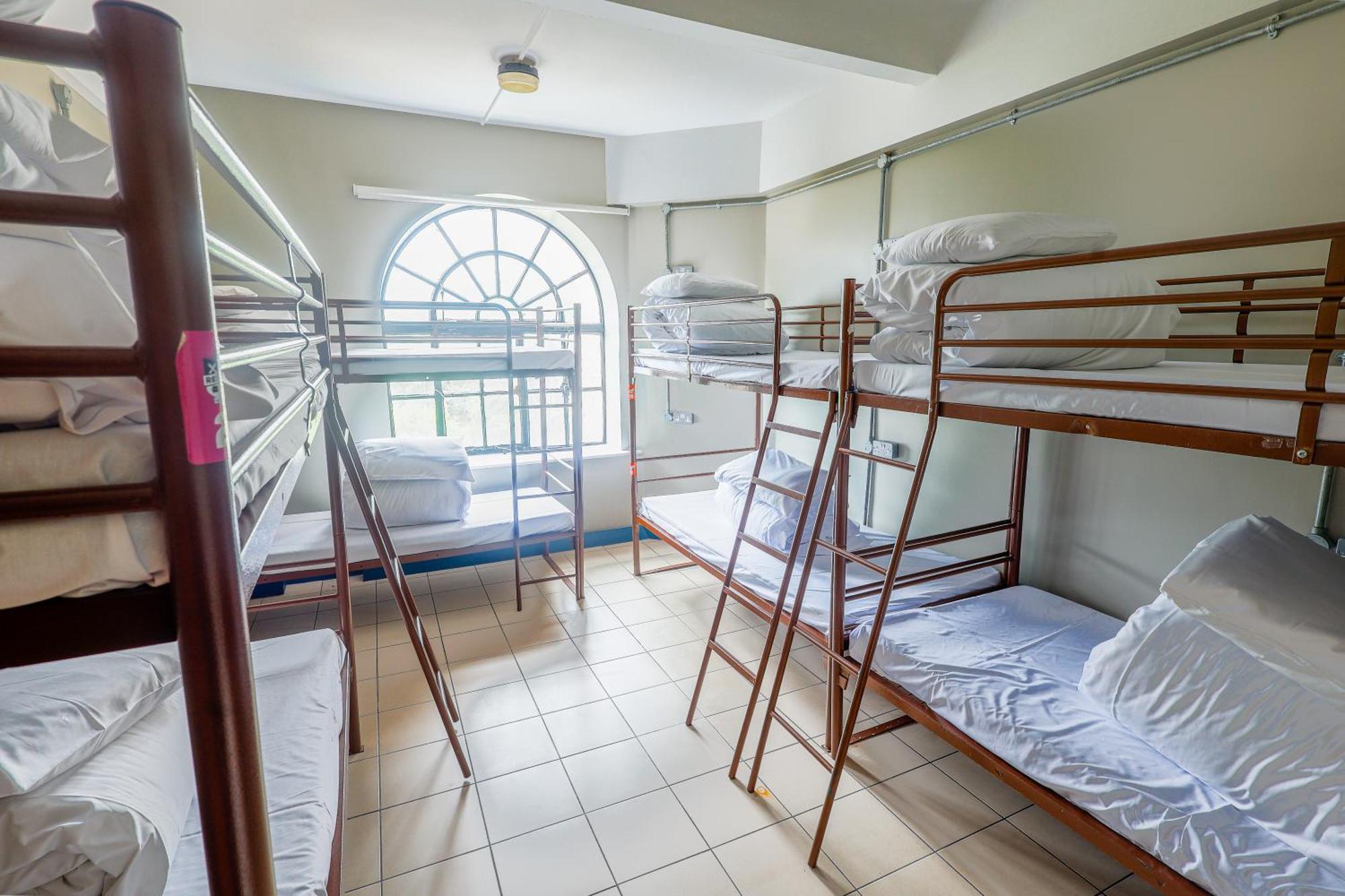 Bed in 8 Mixed Room with Shared Bathroom,1690949769:JPEG