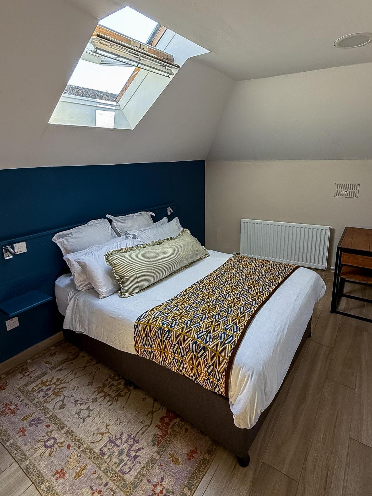 Double Room,1758540405:JPEG