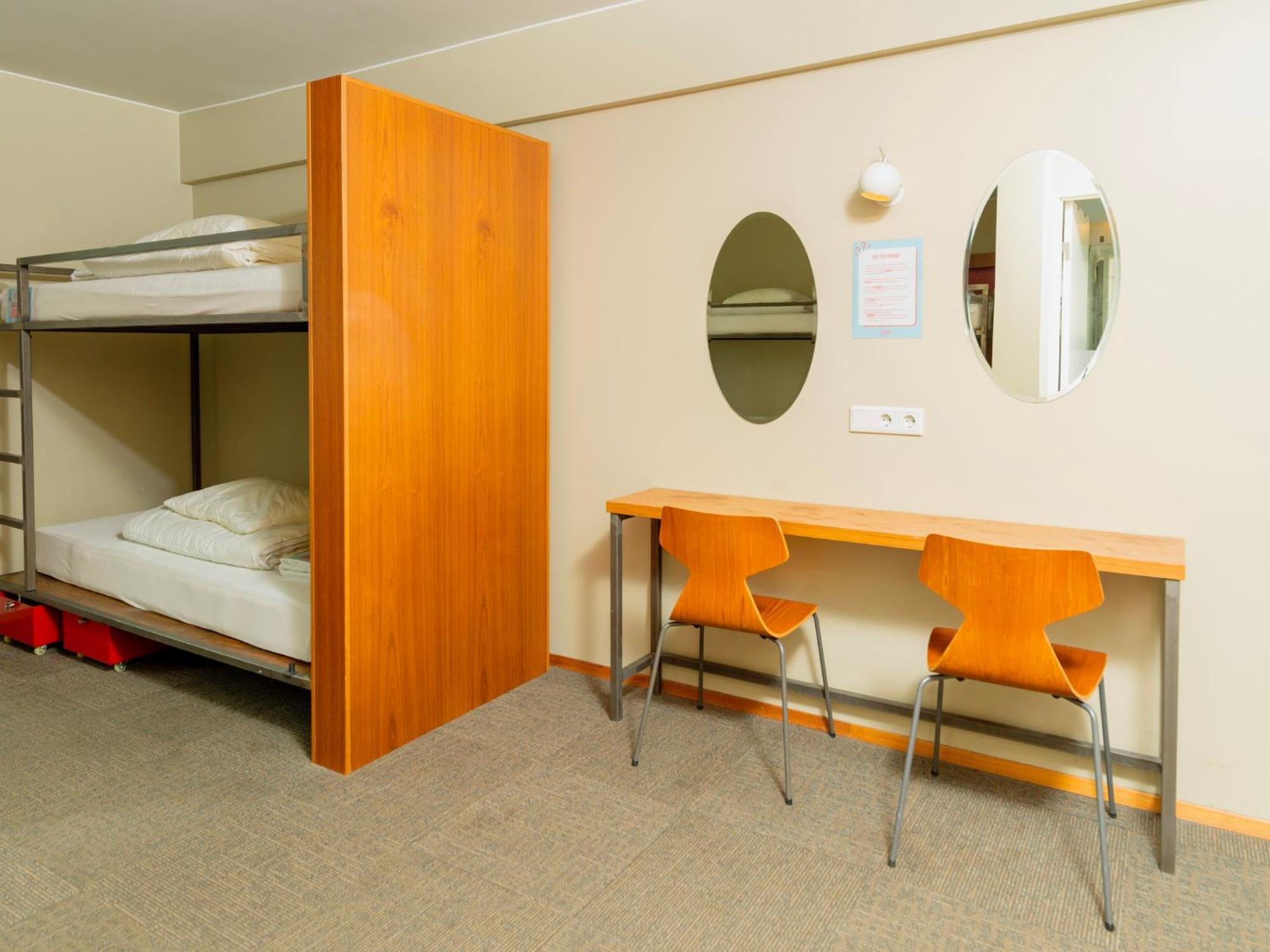 Single bed 6-Bed MIXED Dorm Private Bathroom