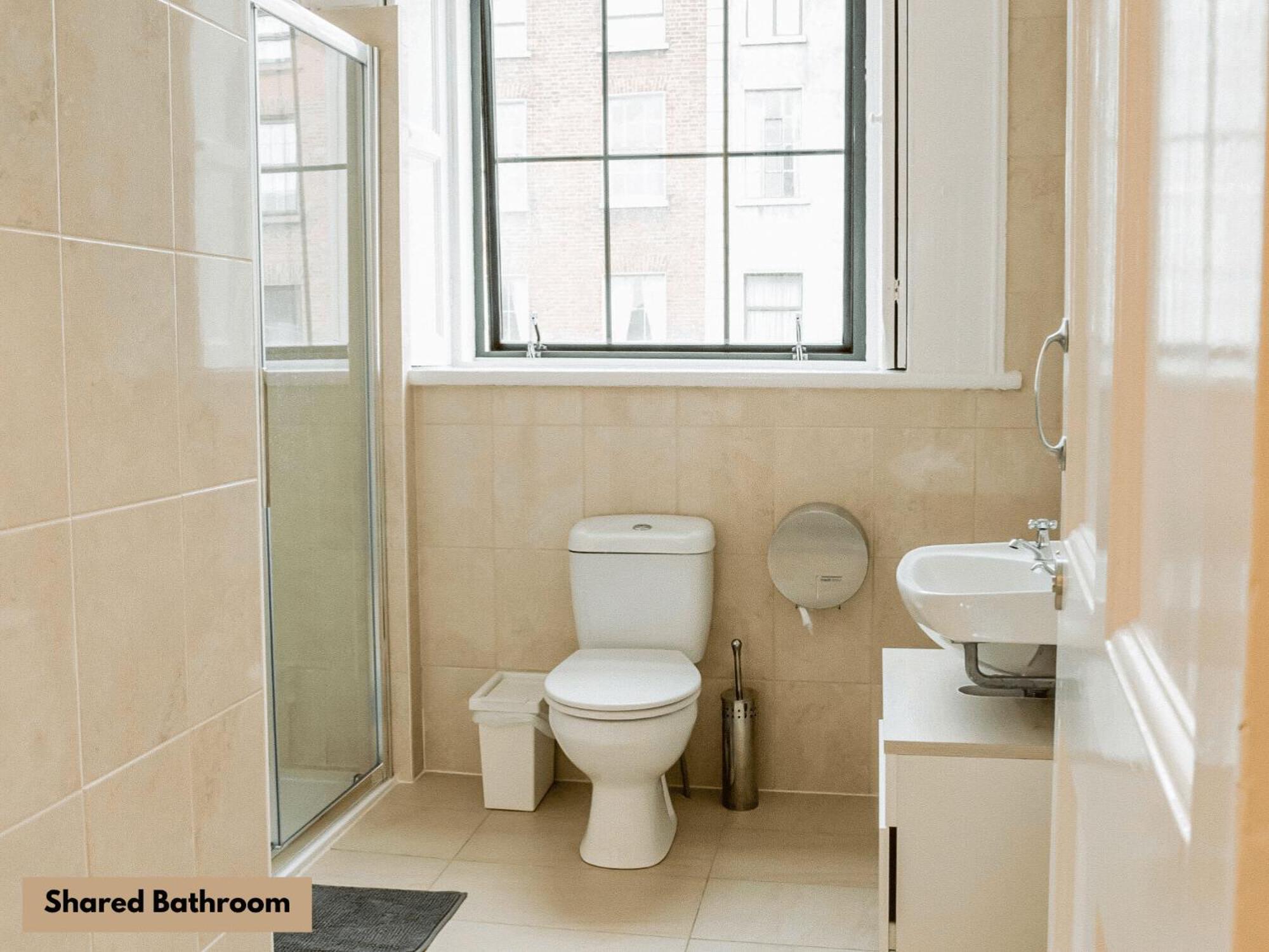 Lit dans un Dortoir Mixte de 3 Lits avec Salle de Bains Commune