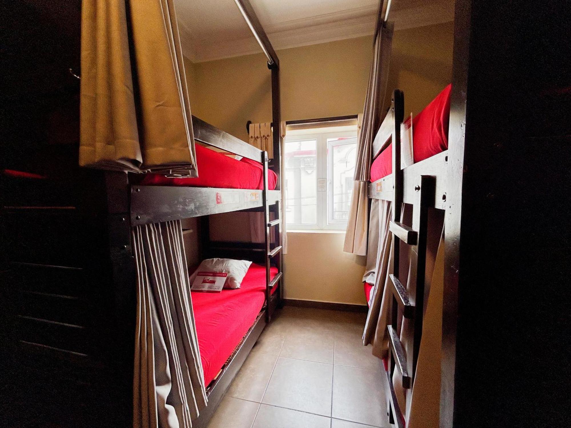 Pod Deluxe in Female Dorm Ensuite (6 Beds),1743065363:JPEG