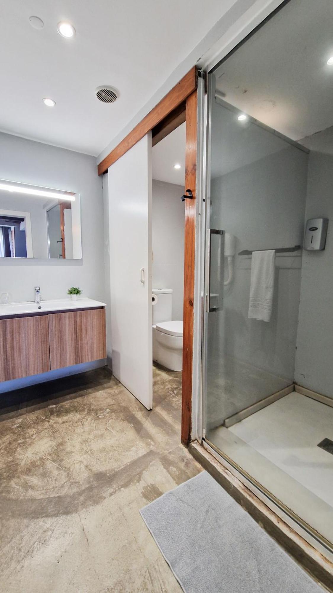 Deluxe Double Room with private bathroom and Castle View