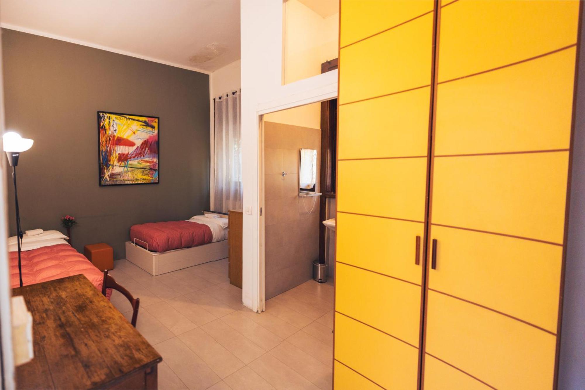 Chambre Lits Jumeaux avec Salle de Bains Privative - Accessible aux Personnes à Mobilité Réduite