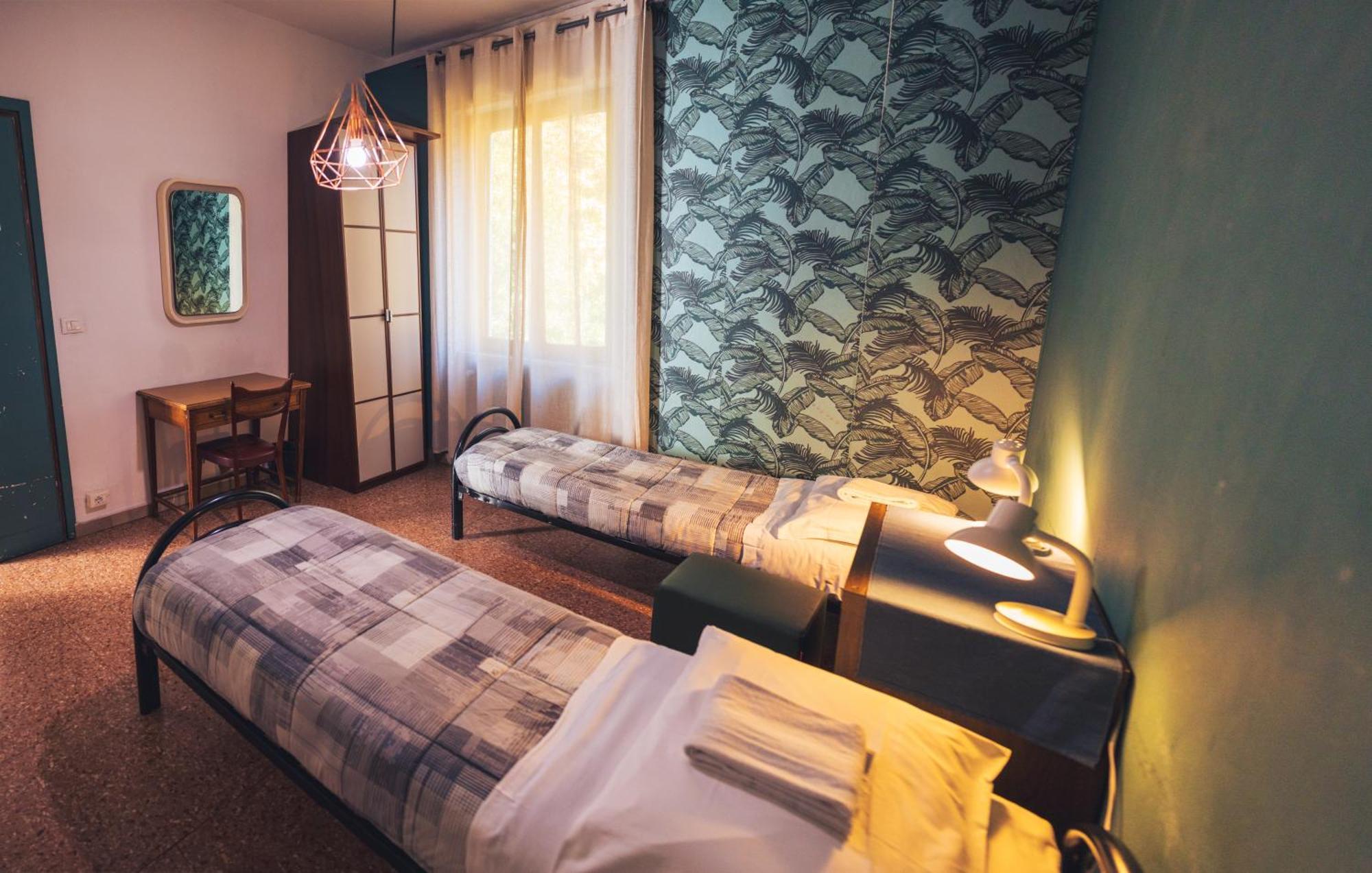 Chambre Lits Jumeaux avec Salle de Bains Commune
