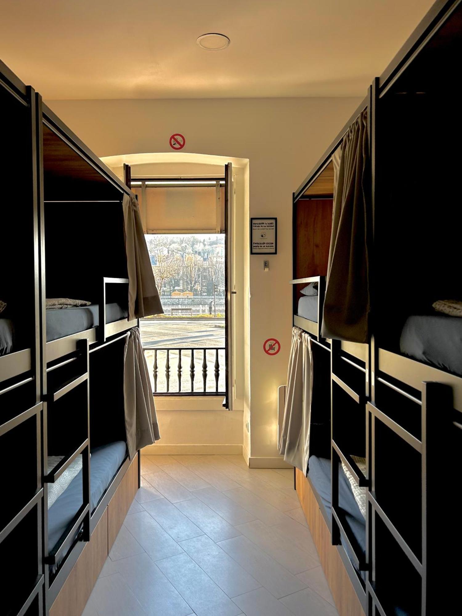 Bed 8-Bed Mixed Dormitory Room