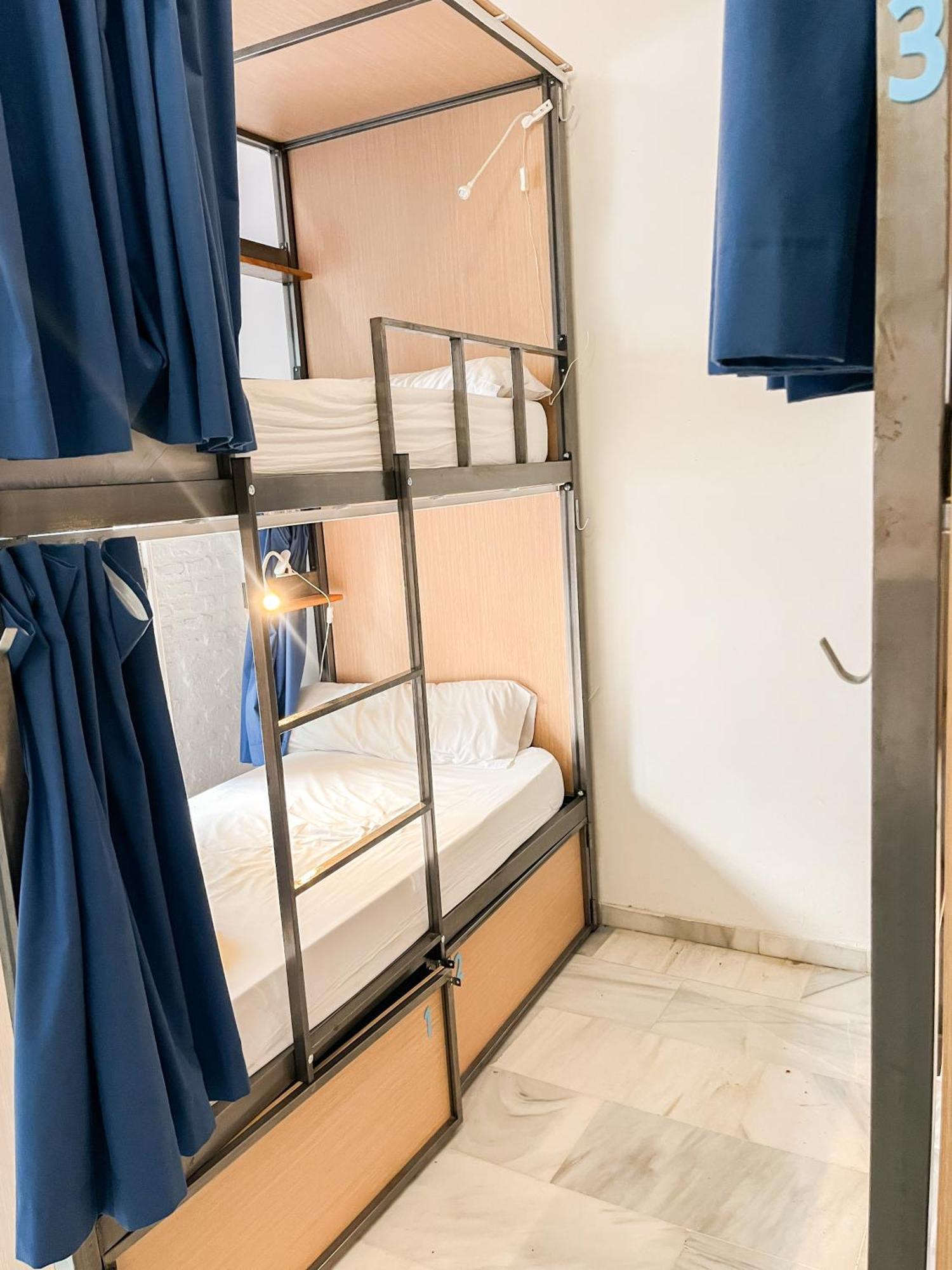 Lit dans Dortoir pour Femmes de 4 Lits