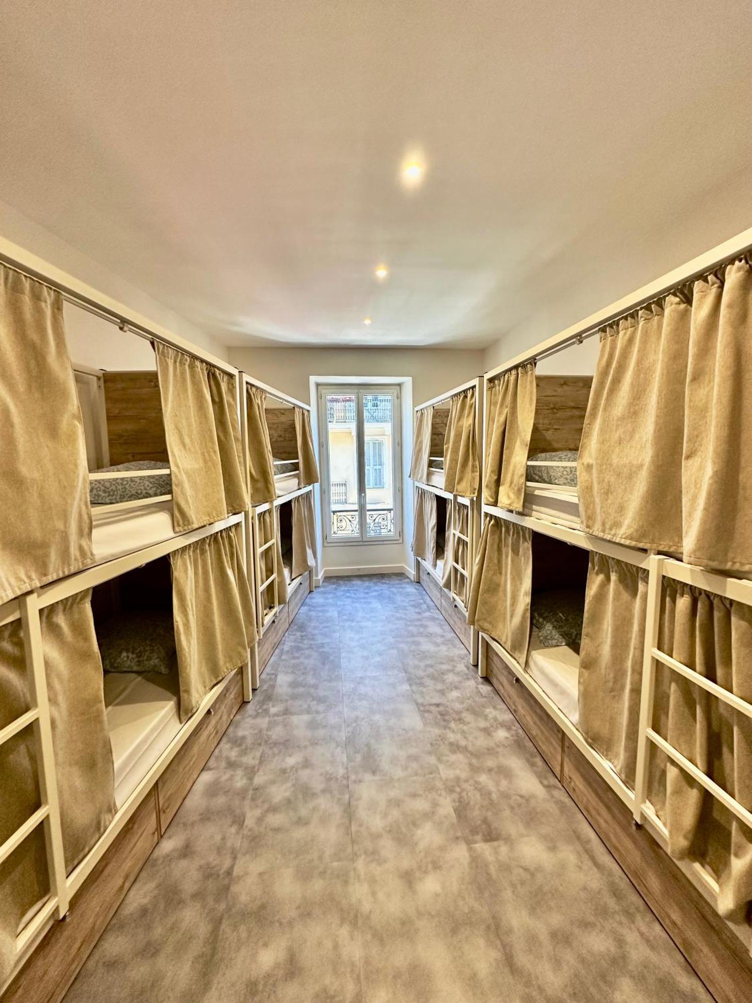 Bed in 10-Bed Mixed Dormitory Room,1758272225:JPEG