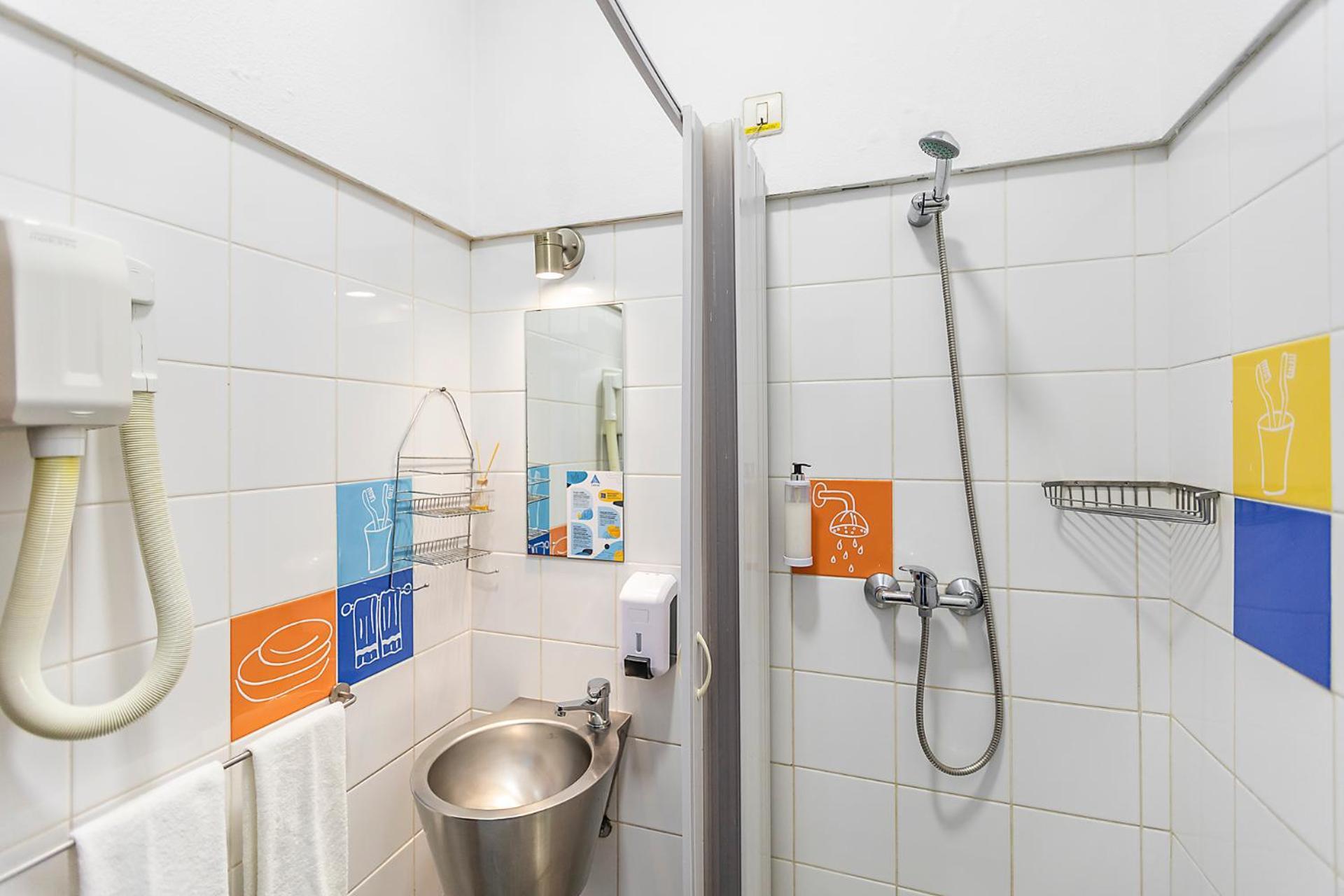 Chambre Quadruple avec Salle de Bains Privative