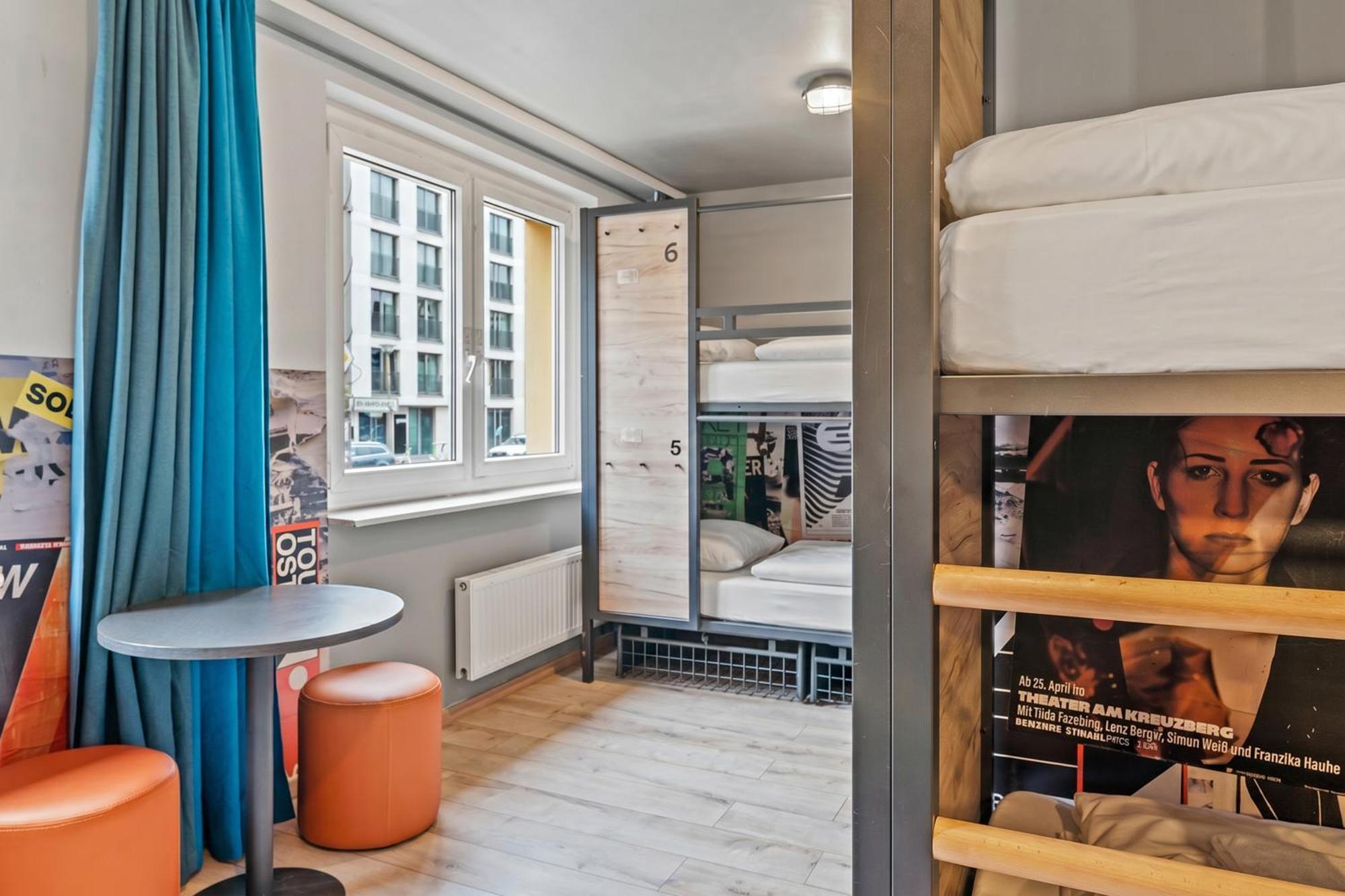 Bed 6-Bed Dormitory Room