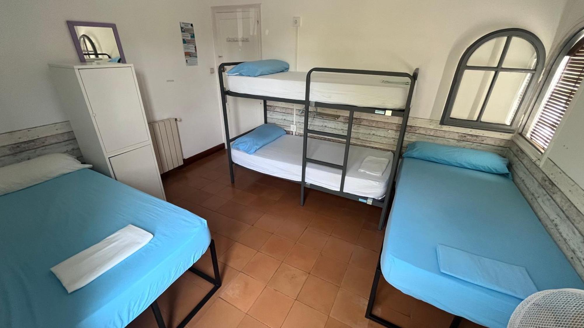 Lit dans Dortoir pour Femmes de 4 Lits