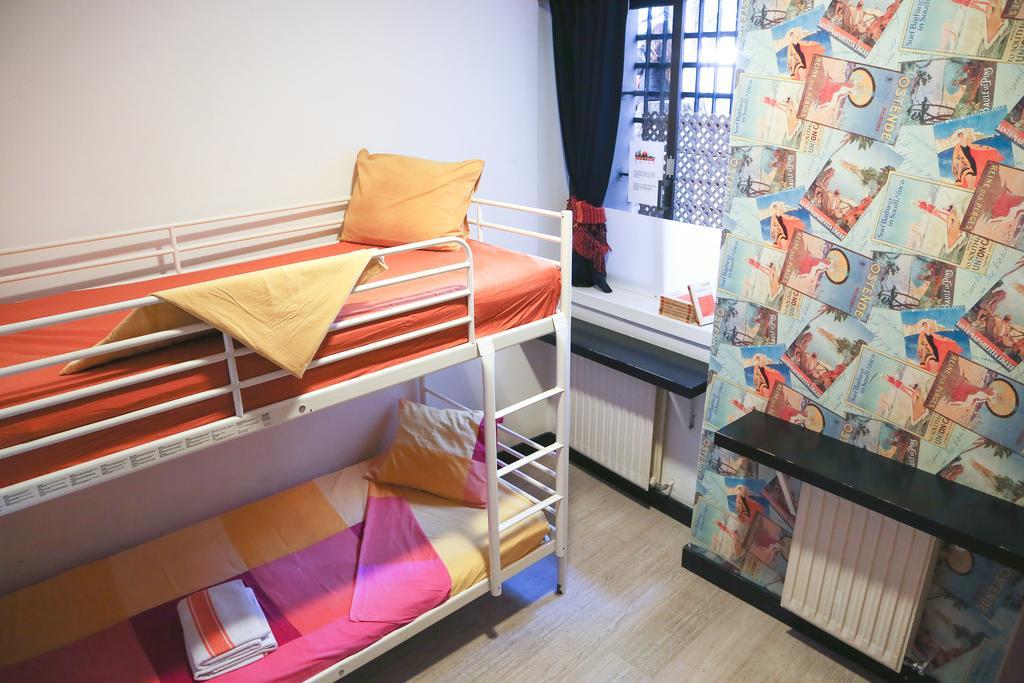 Chambre Lits Jumeaux avec Salle de Bains Commune
