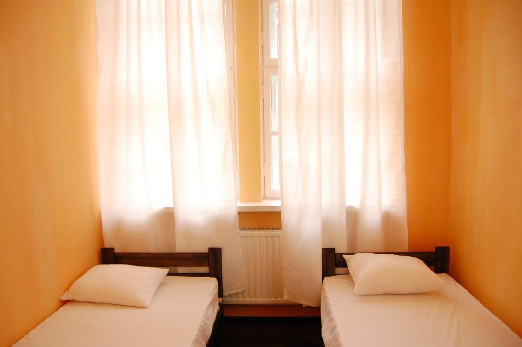 Chambre Lits Jumeaux Économique avec Salle de Bains Commune