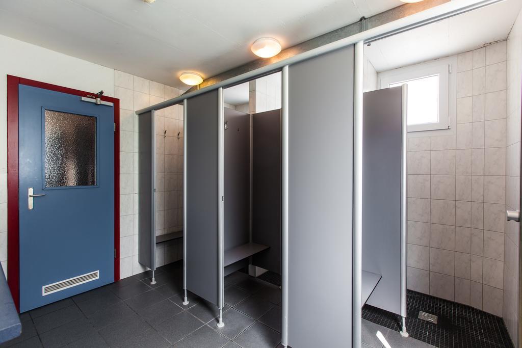 Lit dans Dortoir pour Femmes de 6 Lits