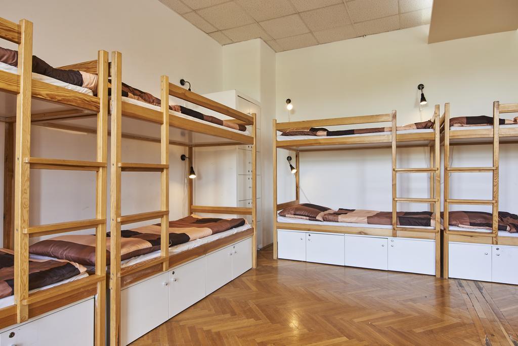 Lit Superposé dans Dortoir pour Femmes