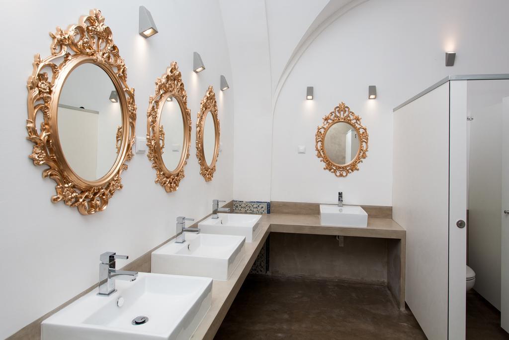 Chambre Lits Jumeaux avec Salle de Bains Commune