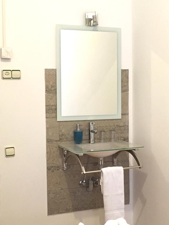 Chambre Lits Jumeaux avec Salle de Bains Commune