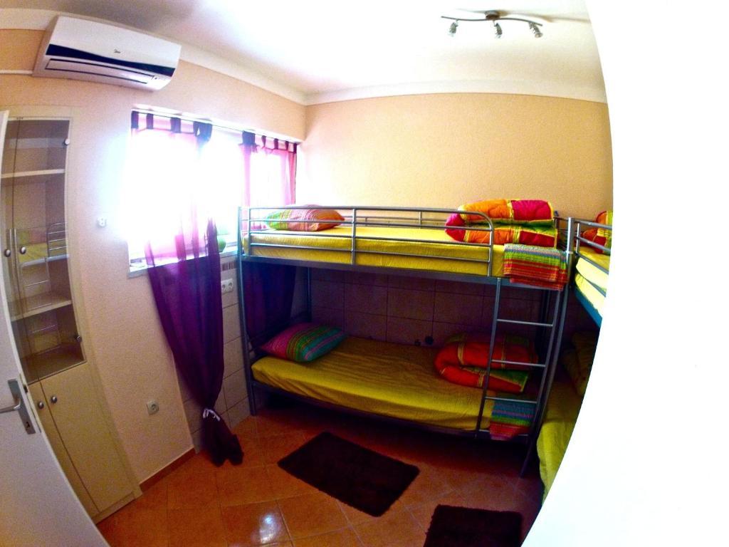 Lit Simple dans Dortoir de 4 Lits