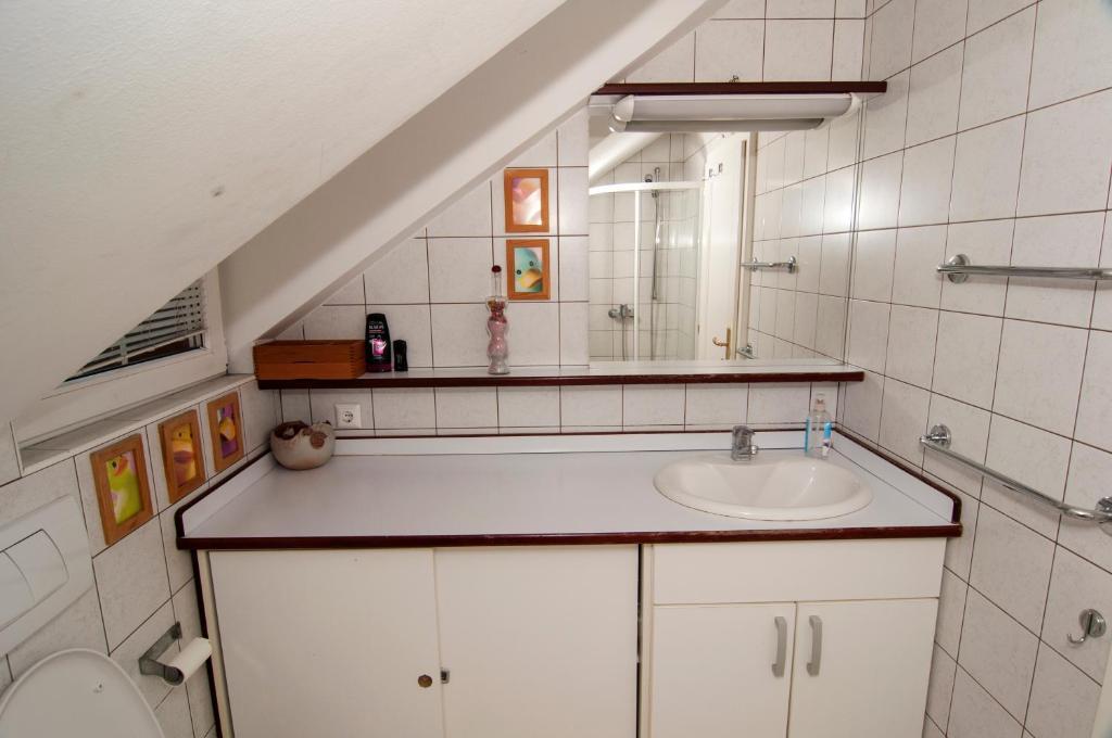 Chambre Triple avec Salle de Bains Commune - Mansardée