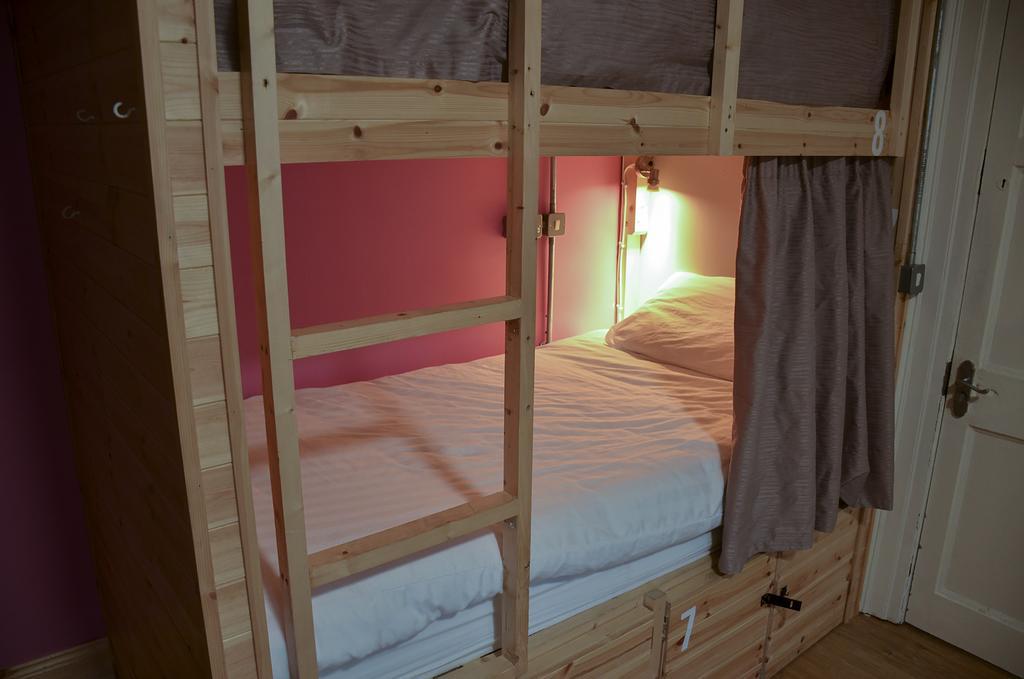 Lit dans Dortoir pour Femmes de 6 Lits