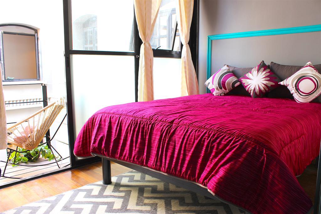 Chambre Lit Queen-Size avec Salle de Bains Commune