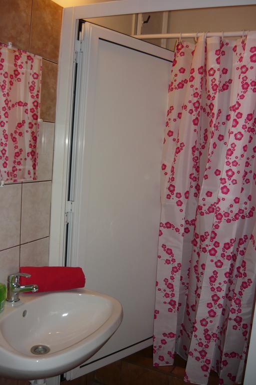 Double or Twin Room with Shared Bathroom,1387480073:JPEG