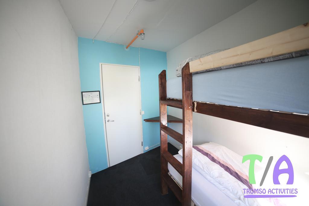 Chambre Lits Jumeaux avec Salle de Bains Commune