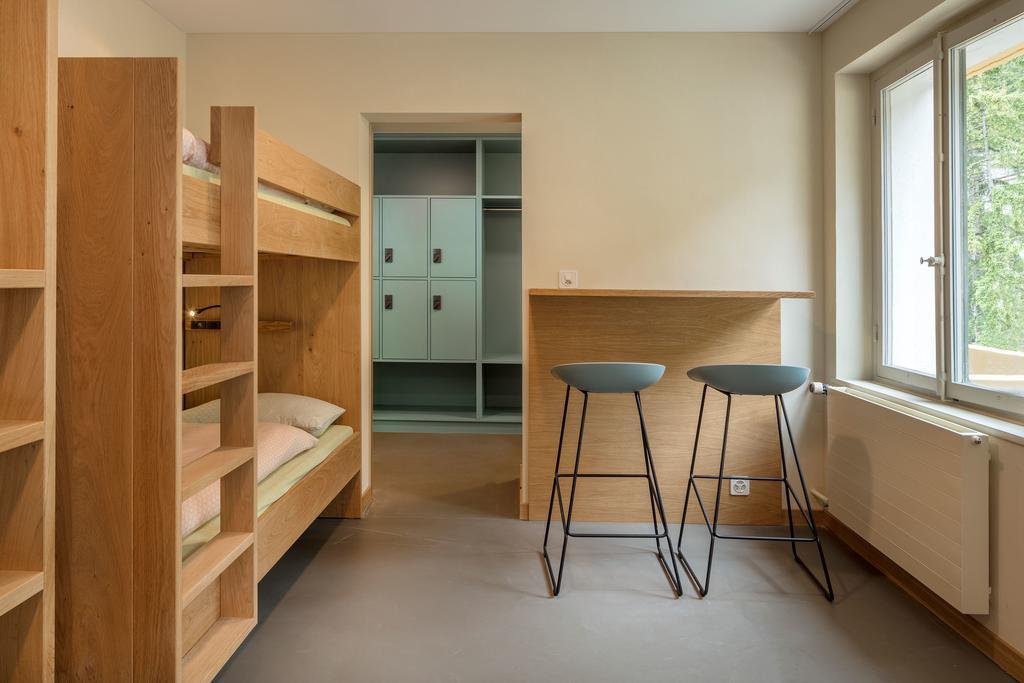 Lit Simple dans Dortoir Mixte de 6 Lits avec Salle de Bains Commune