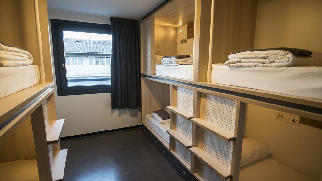 Lit Simple dans Dortoir Mixte de 6 Lits avec Salle de Bains Commune