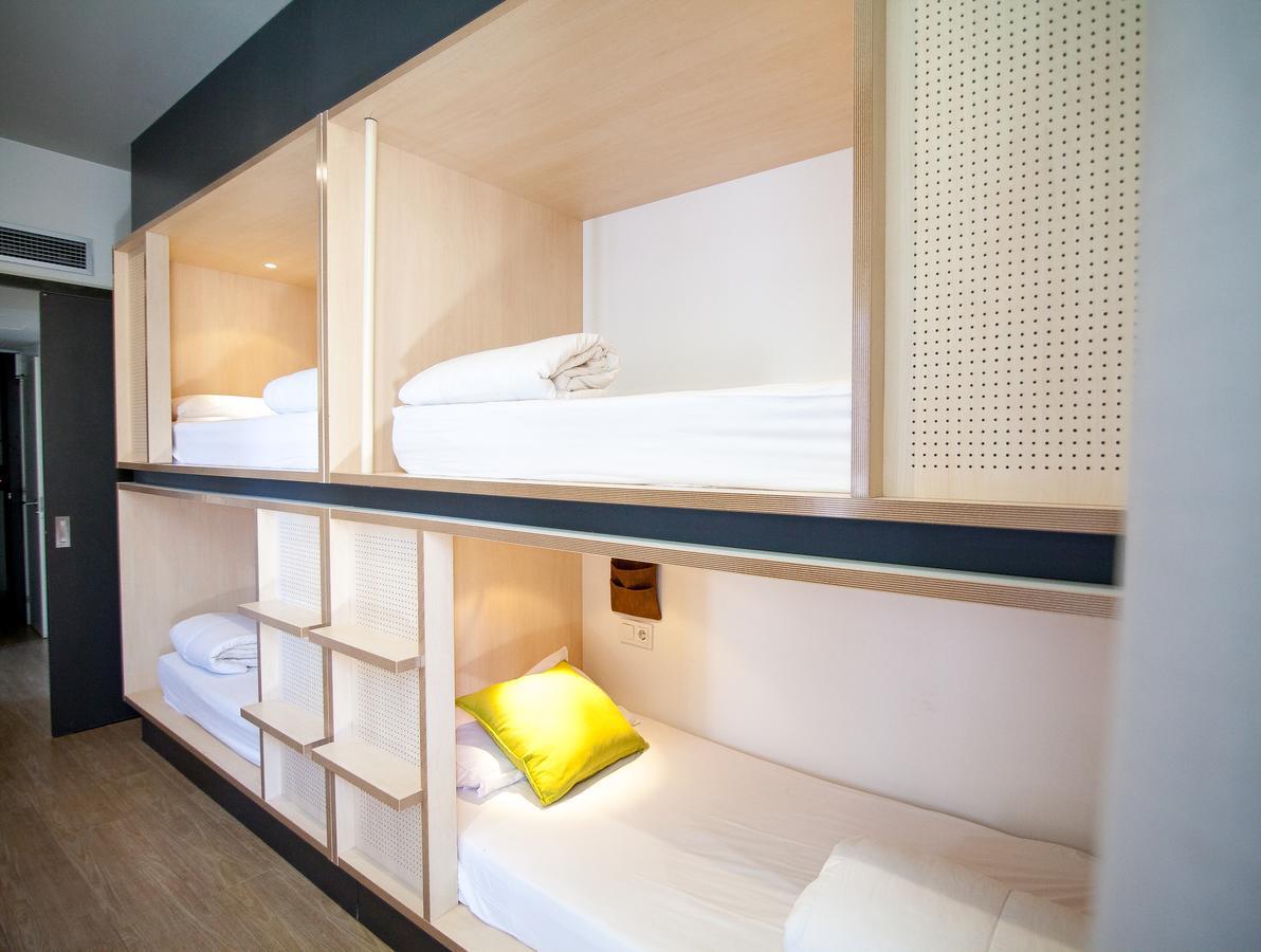 Lit Simple dans Dortoir Mixte de 6 Lits avec Salle de Bains Commune