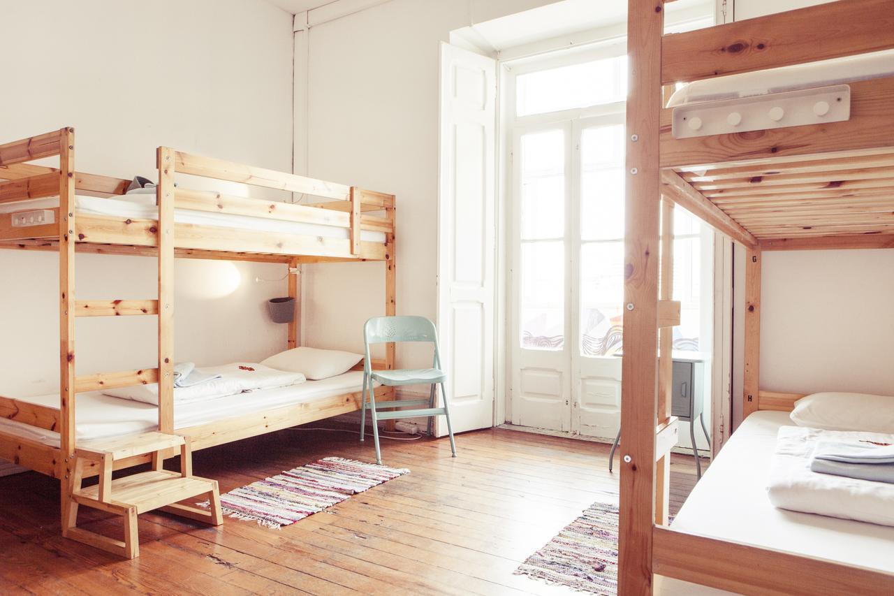 Bunk Bed in Female Dormitory Room,525968163:JPEG