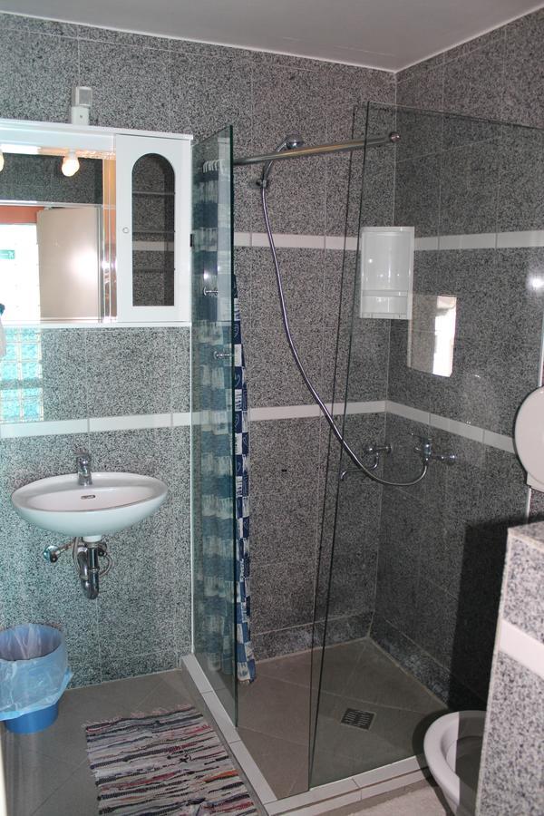Lit dans Dortoir Mixte de 4 Lits avec Salle de Bains Commune
