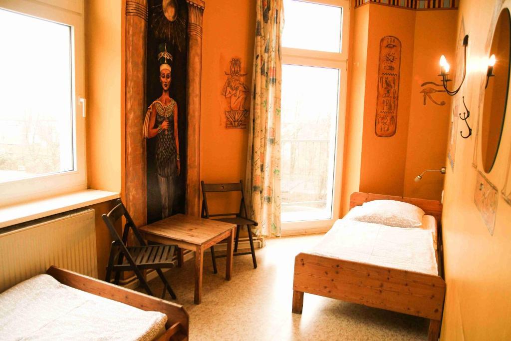 Chambre Lits Jumeaux avec Salle de Bains Commune