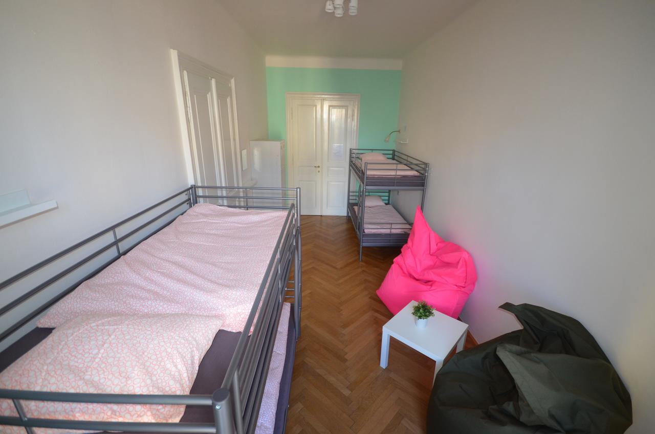 Lit dans Dortoir Mixte de 12 Lits