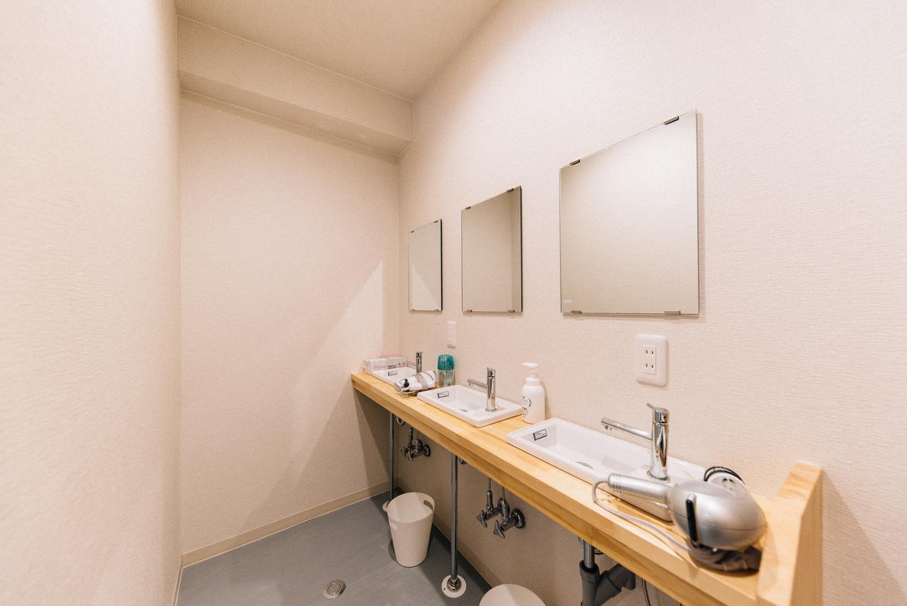Lit Superposé dans Dortoir pour Femmes de 8 Lits
