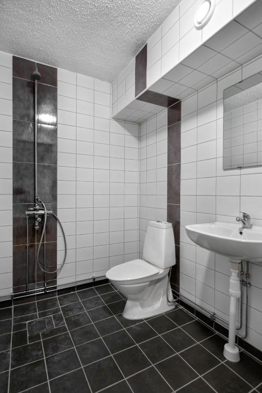 Chambre Double ou Lits Jumeaux avec Douche (Aucune Fenêtre)